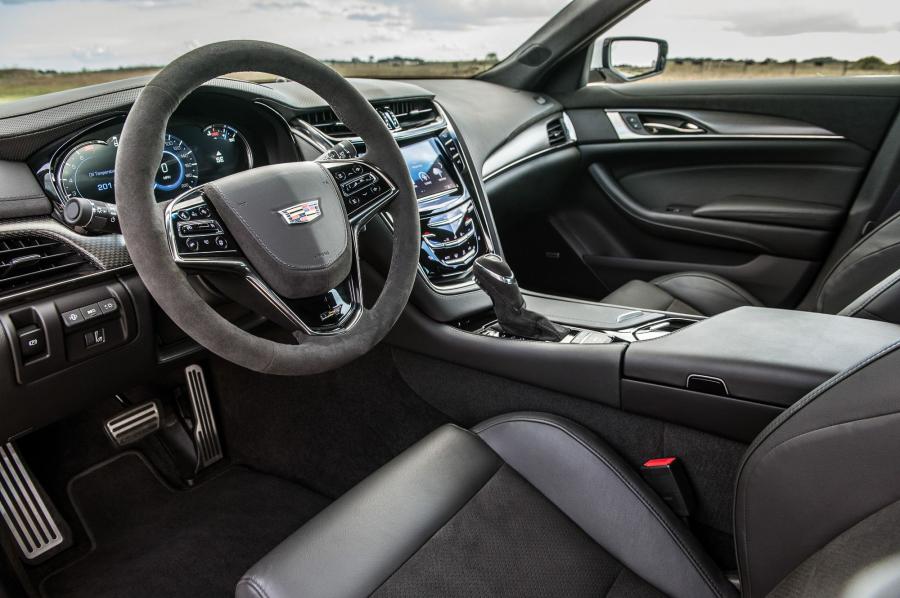 Интерьер Cadillac CTS-V HPE1000 Pedestal Edition by Hennessey 2018 года  (фото 7 из 17)